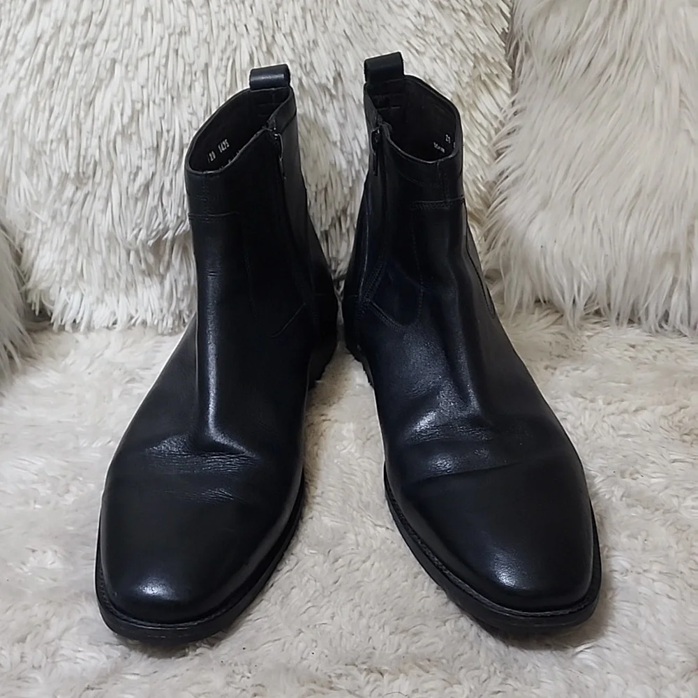 Johnston & Murphy Black Leather Chelsea Boots